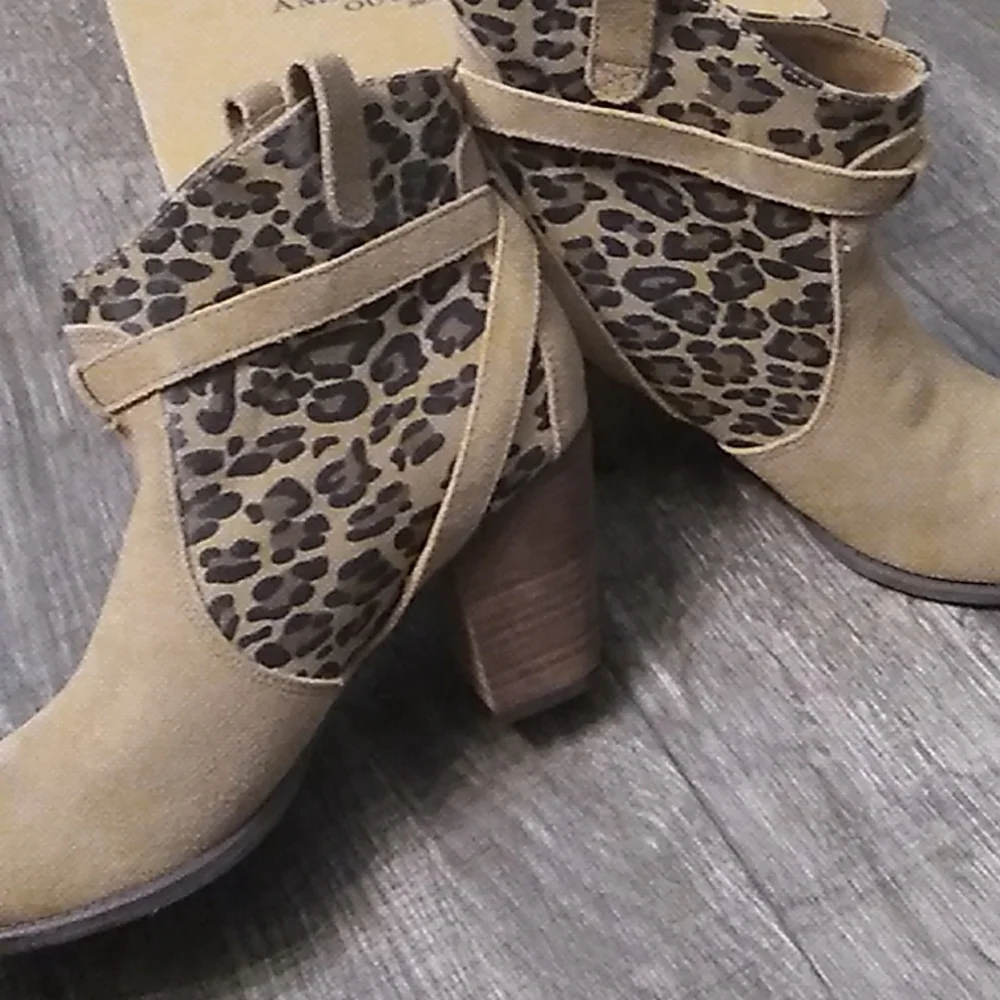 Tan/ leapord booties - Picture 3 of 10